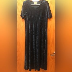 Teddi Emerald Green Crushed Velvet 90s Shirt Sleeve Maxi Dress Medium